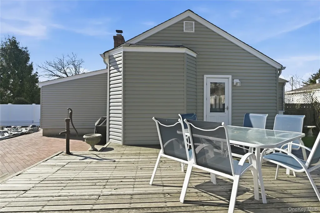 223 N Cedar Street Massapequa NY 11758
