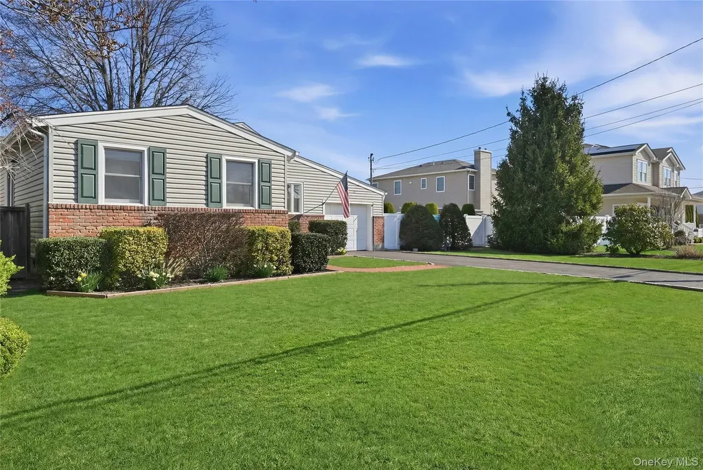 223 N Cedar Street Massapequa NY 11758