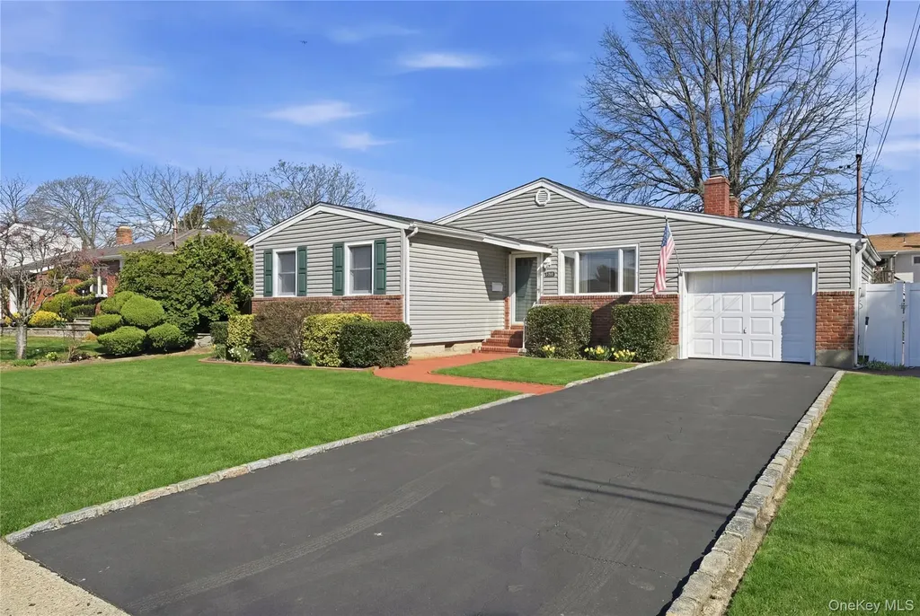 223 N Cedar Street Massapequa NY 11758