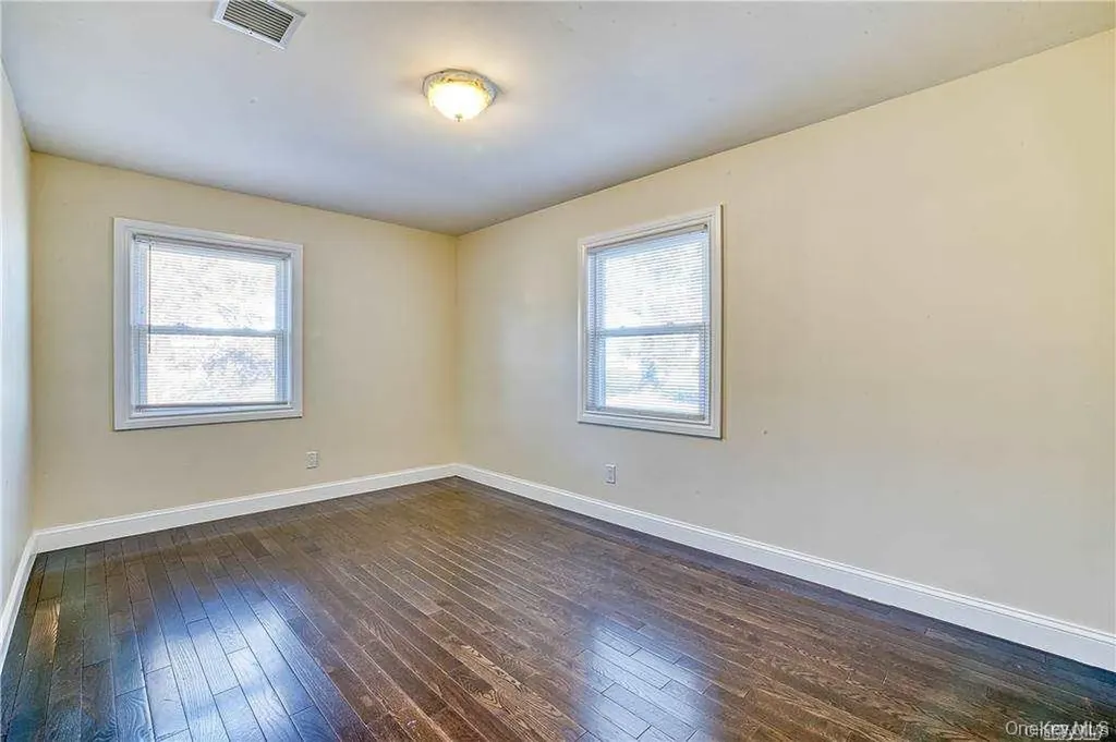30 Whitfield Lane Coram NY 11727