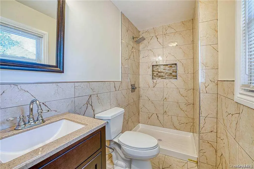 30 Whitfield Lane Coram NY 11727