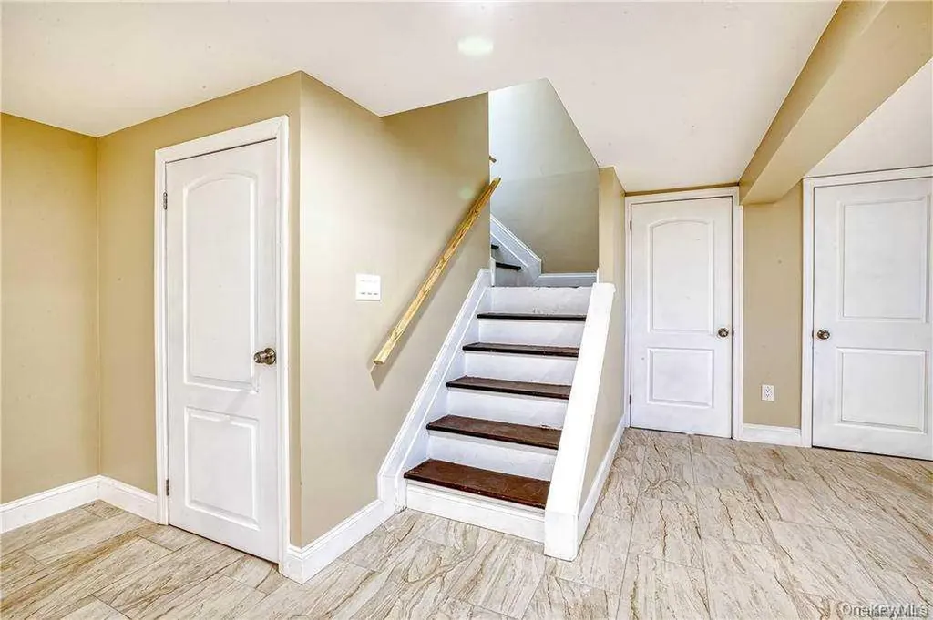 30 Whitfield Lane Coram NY 11727