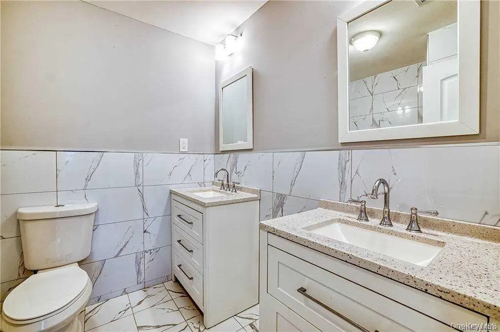 30 Whitfield Lane Coram NY 11727