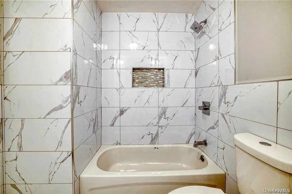 30 Whitfield Lane Coram NY 11727