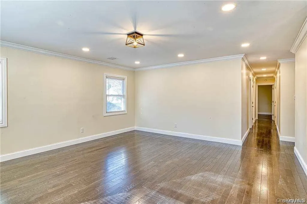 30 Whitfield Lane Coram NY 11727