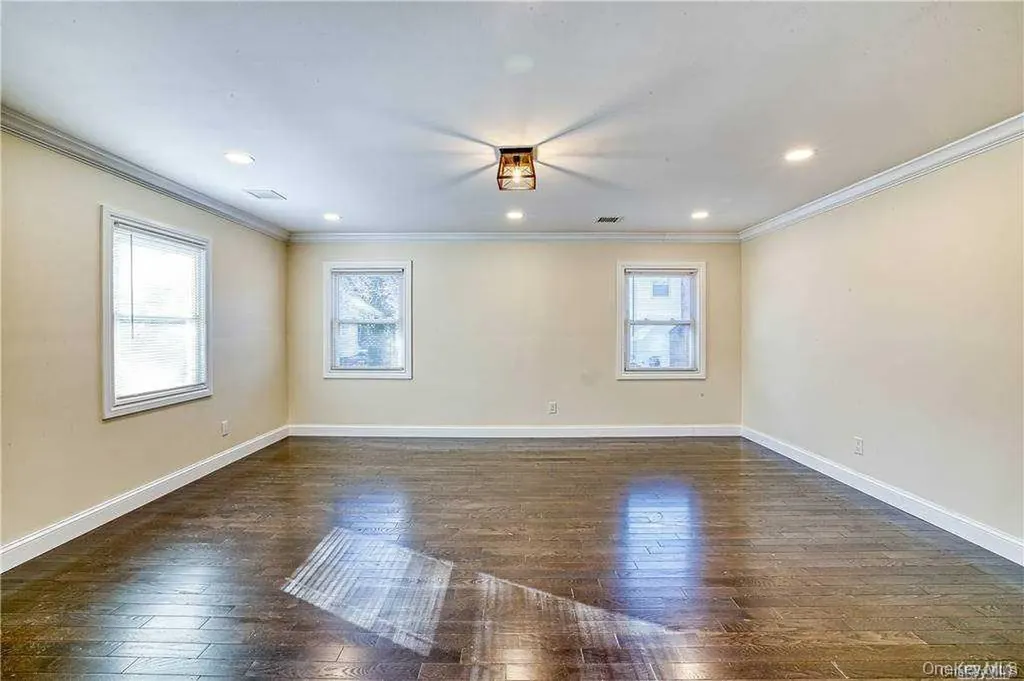 30 Whitfield Lane Coram NY 11727