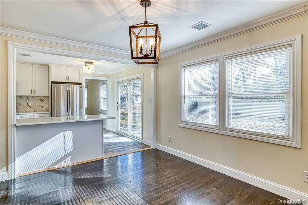 30 Whitfield Lane Coram NY 11727