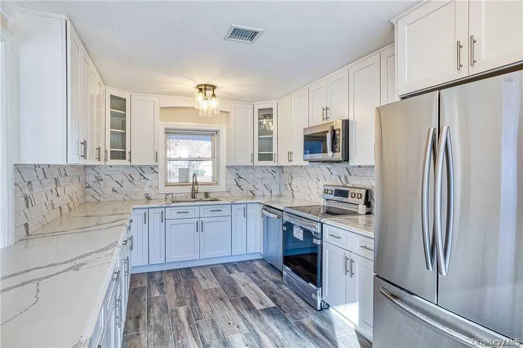 30 Whitfield Lane Coram NY 11727