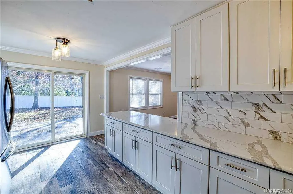 30 Whitfield Lane Coram NY 11727