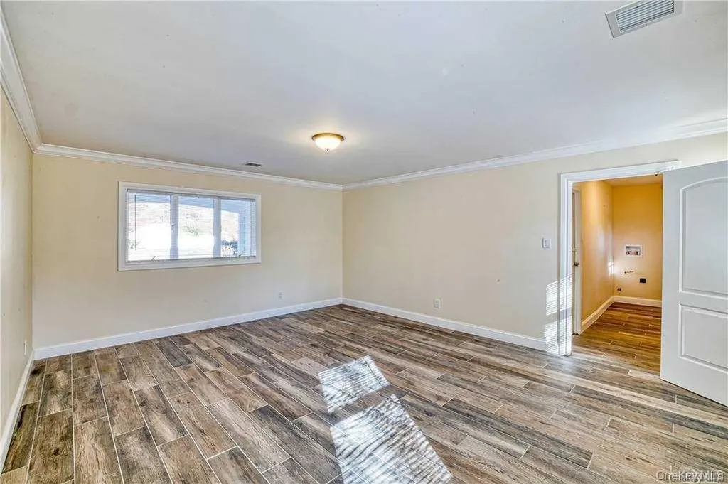 30 Whitfield Lane Coram NY 11727