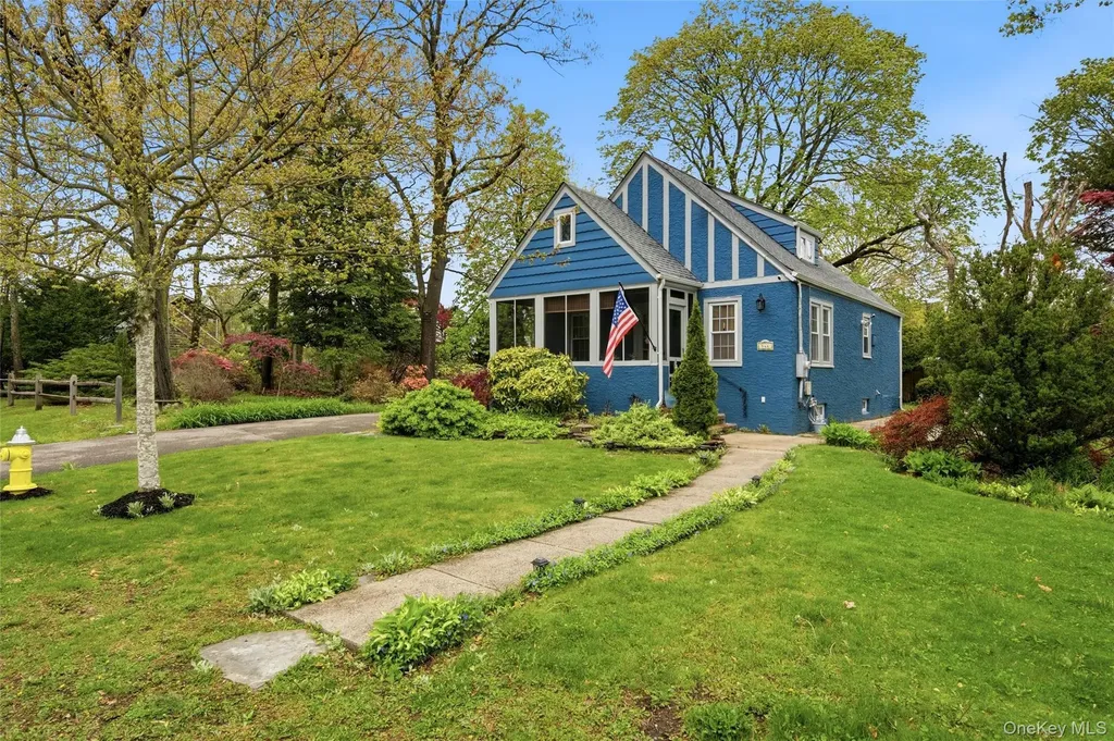 544 Lombardy Boulevard Brightwaters NY 11718
