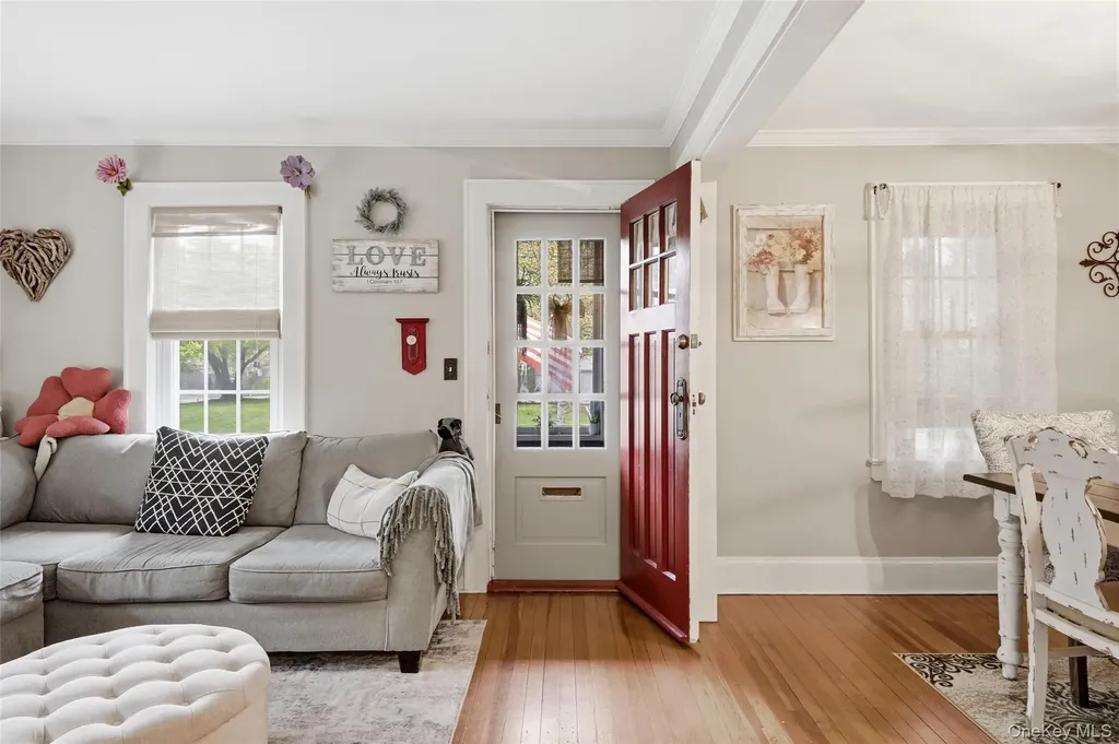 544 Lombardy Boulevard Brightwaters NY 11718