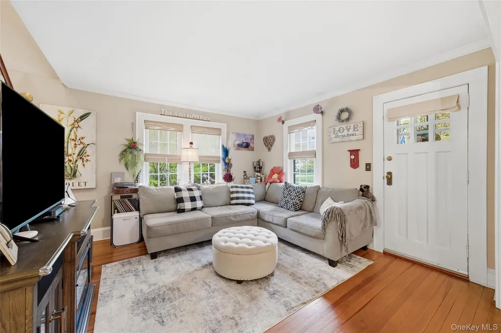 544 Lombardy Boulevard Brightwaters NY 11718