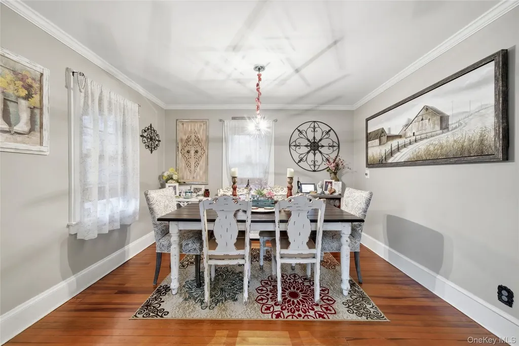 544 Lombardy Boulevard Brightwaters NY 11718
