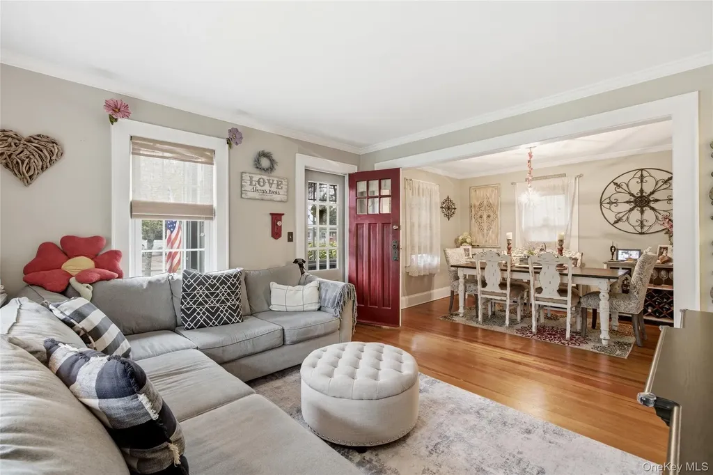 544 Lombardy Boulevard Brightwaters NY 11718
