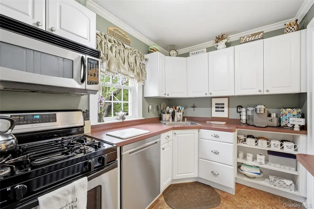 544 Lombardy Boulevard Brightwaters NY 11718