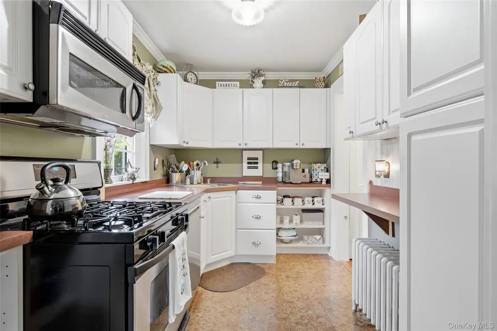 544 Lombardy Boulevard Brightwaters NY 11718