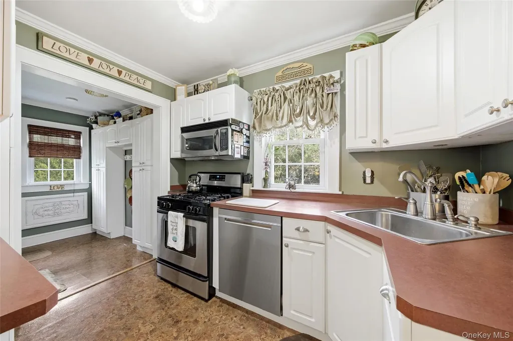 544 Lombardy Boulevard Brightwaters NY 11718