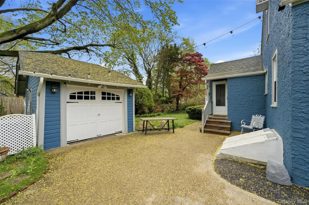 544 Lombardy Boulevard Brightwaters NY 11718