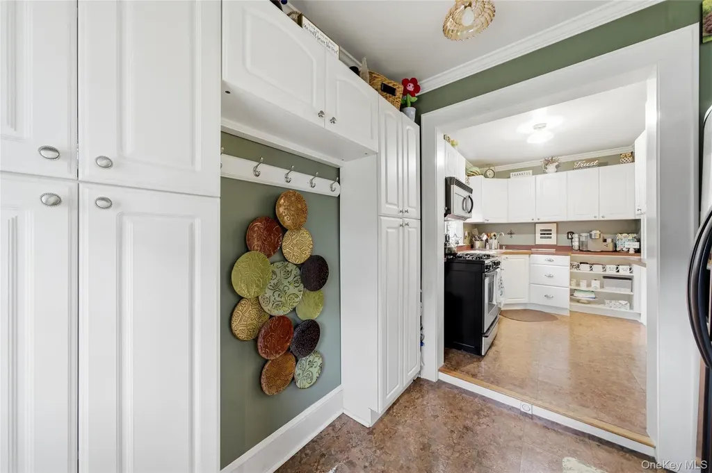 544 Lombardy Boulevard Brightwaters NY 11718