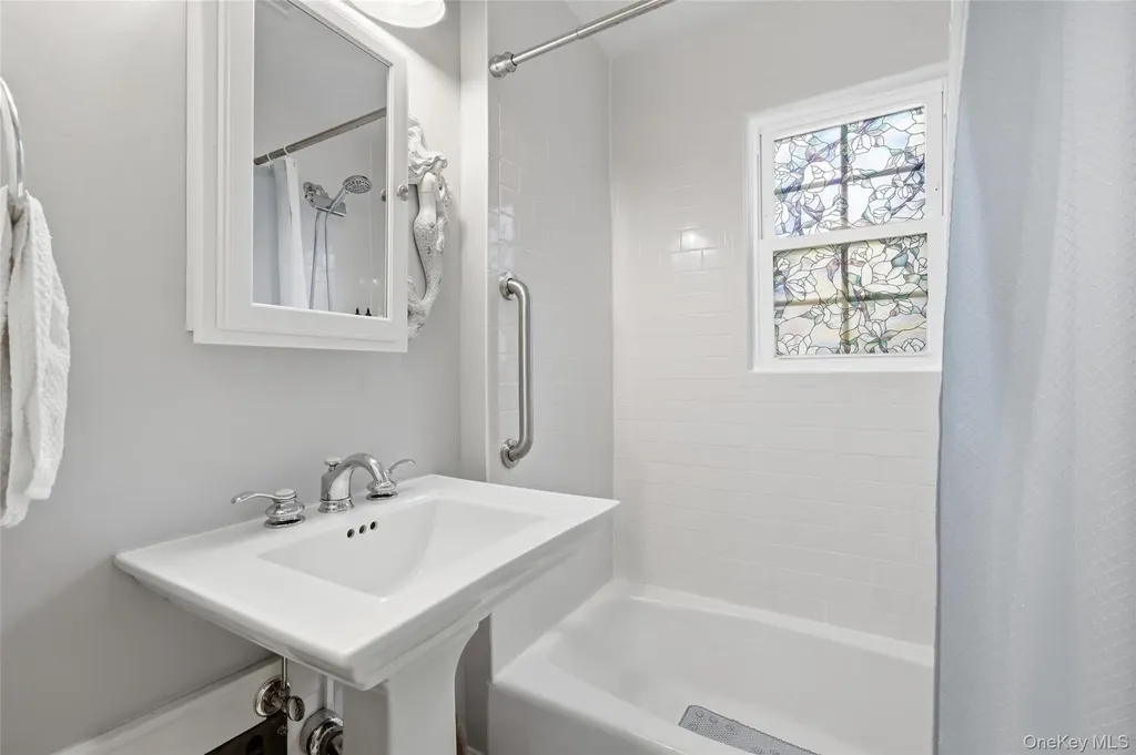544 Lombardy Boulevard Brightwaters NY 11718