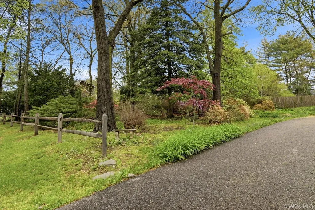 544 Lombardy Boulevard Brightwaters NY 11718