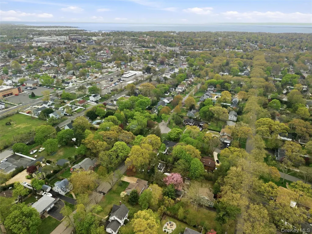 544 Lombardy Boulevard Brightwaters NY 11718