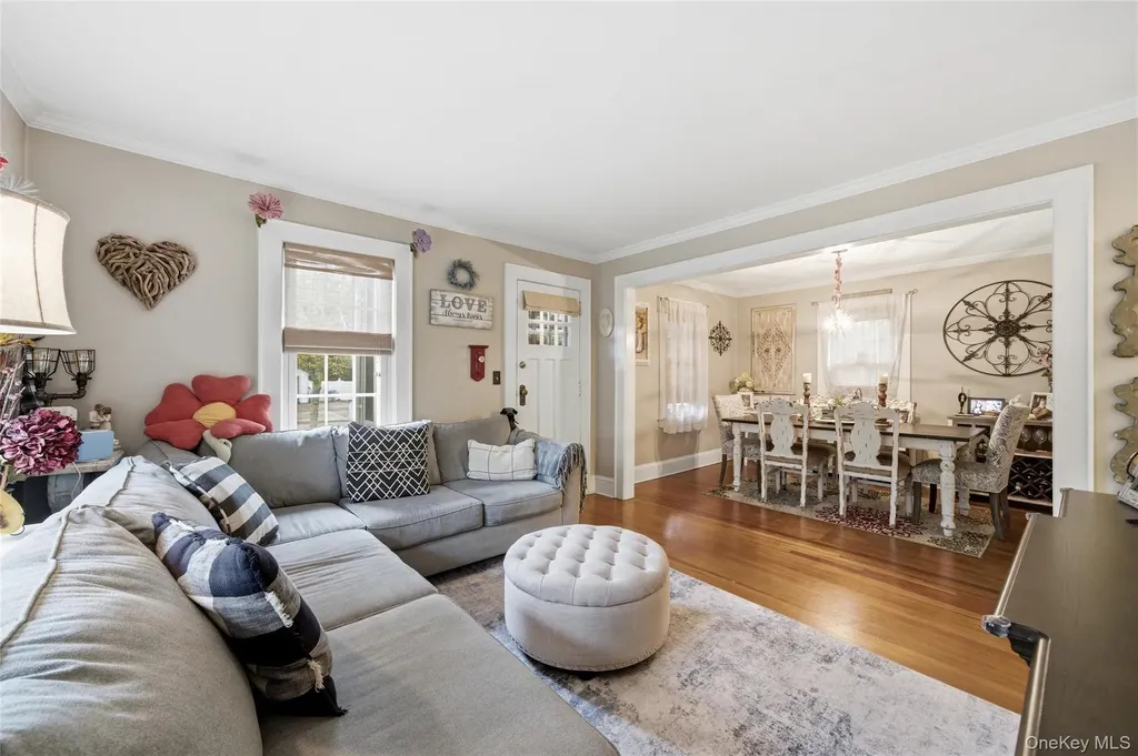 544 Lombardy Boulevard Brightwaters NY 11718