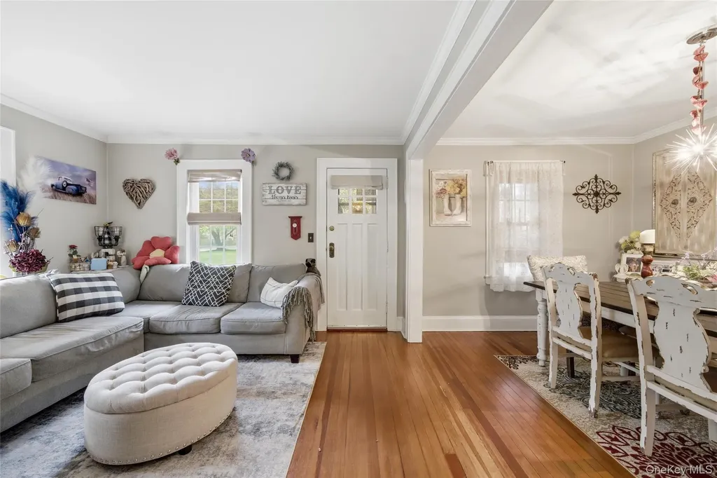 544 Lombardy Boulevard Brightwaters NY 11718