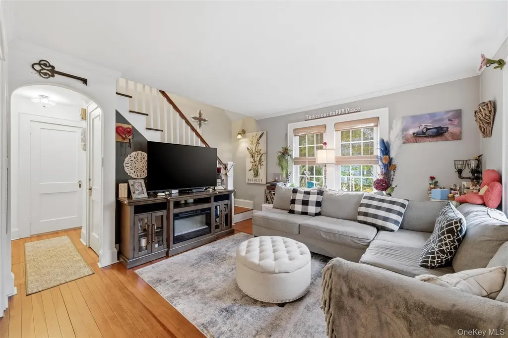 544 Lombardy Boulevard Brightwaters NY 11718