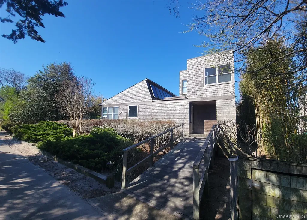 28 Oak Walk Fair Harbor NY 11706