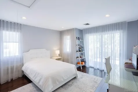 219-26 Peck Avenue Hollis Hills NY 11427