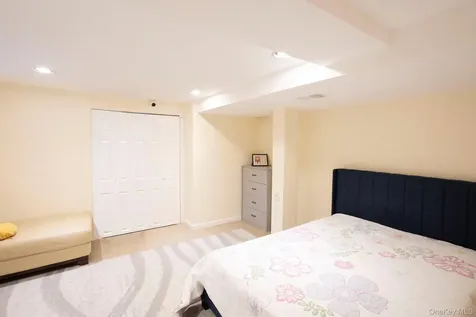 219-26 Peck Avenue Hollis Hills NY 11427