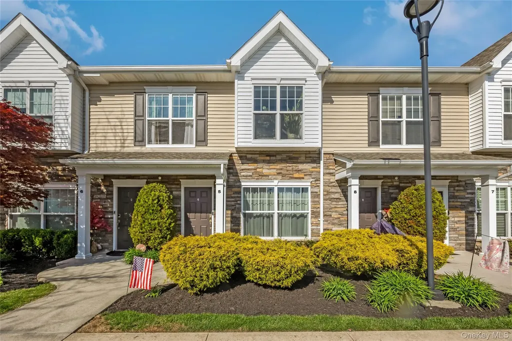 5 Hunter Drive Central Islip NY 11722