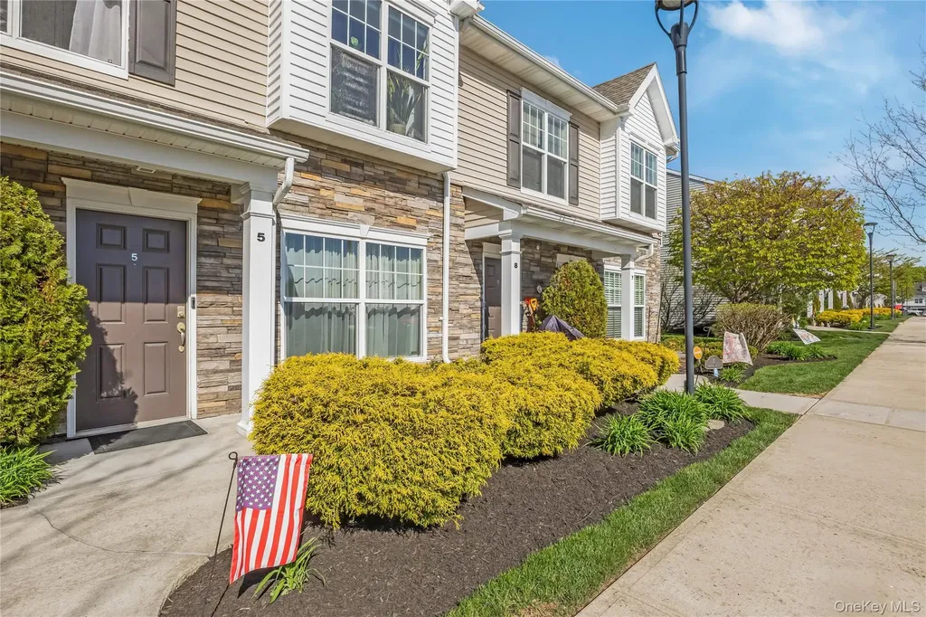 5 Hunter Drive Central Islip NY 11722