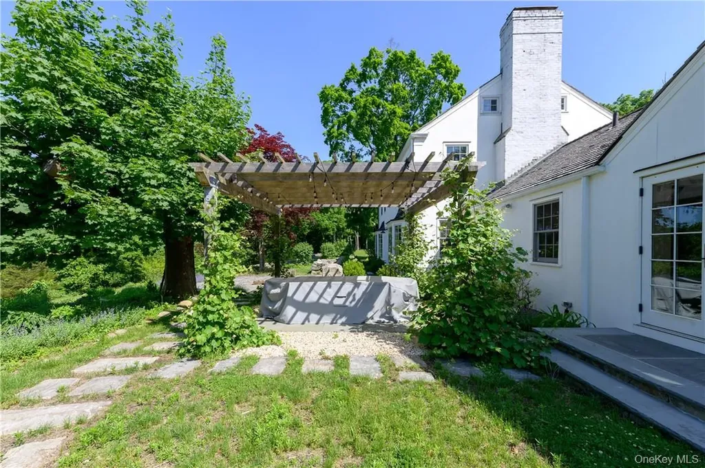 97 Westchester Avenue Pound Ridge NY 10576