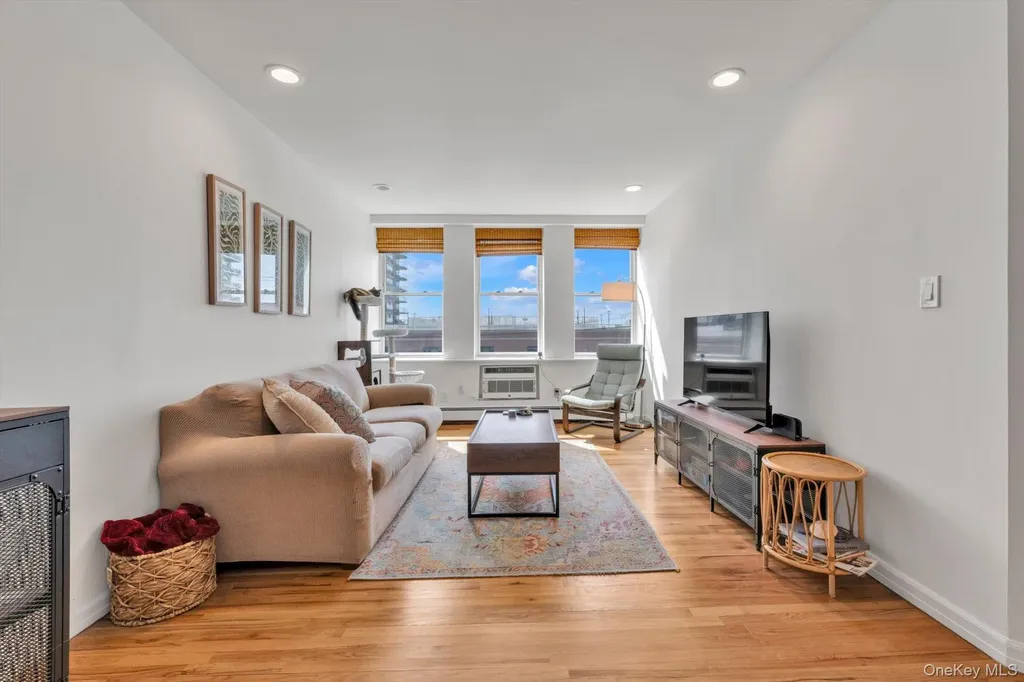25 W Broadway Long Beach NY 11561