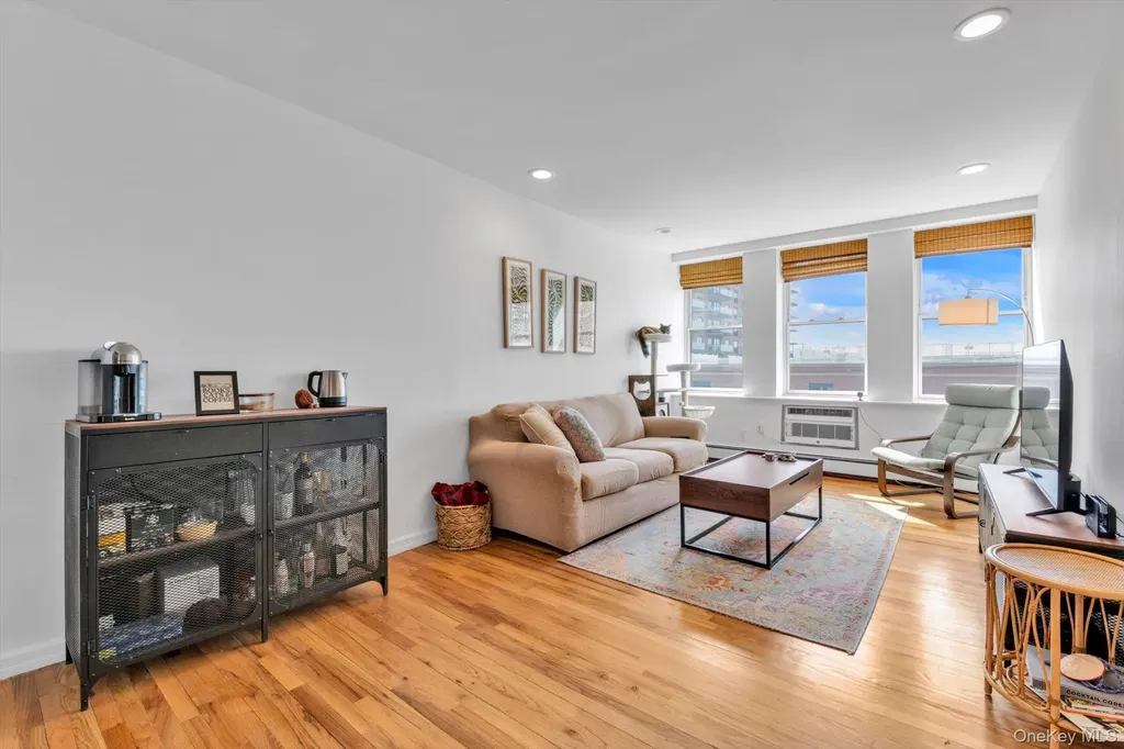 25 W Broadway Long Beach NY 11561
