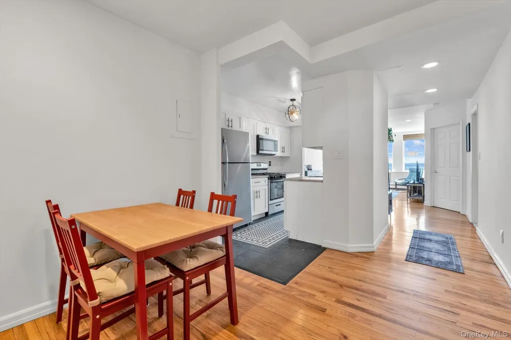 25 W Broadway Long Beach NY 11561