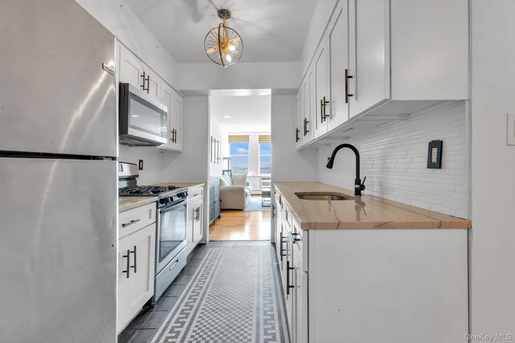 25 W Broadway Long Beach NY 11561
