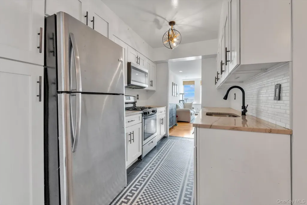 25 W Broadway Long Beach NY 11561