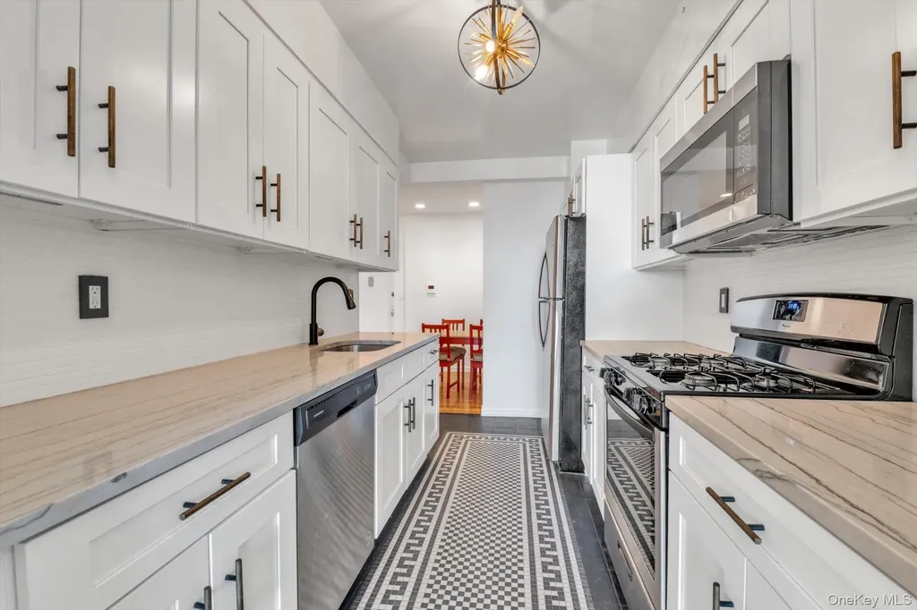 25 W Broadway Long Beach NY 11561