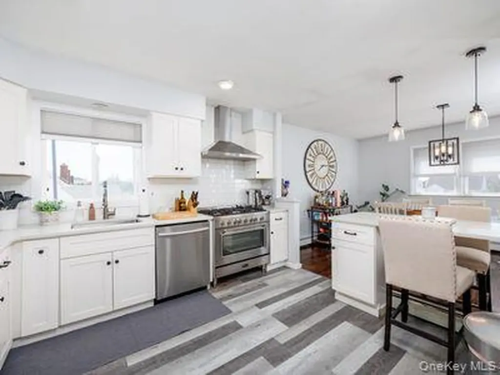825 E Park Avenue Long Beach NY 11561