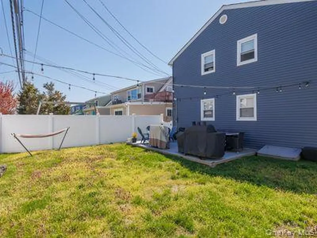 825 E Park Avenue Long Beach NY 11561