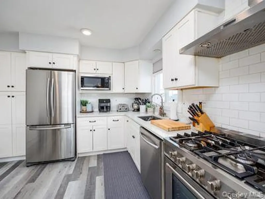 825 E Park Avenue Long Beach NY 11561