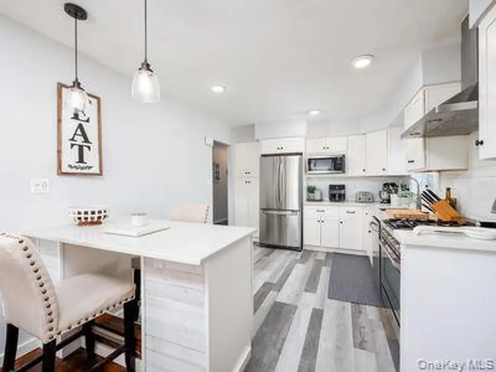 825 E Park Avenue Long Beach NY 11561
