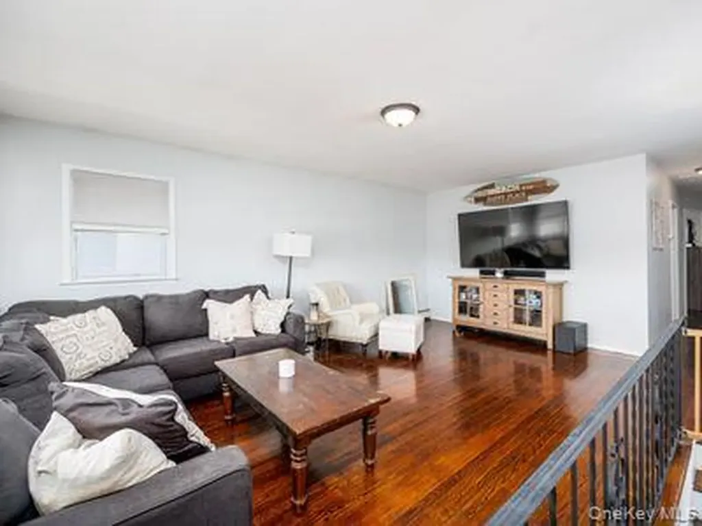 825 E Park Avenue Long Beach NY 11561