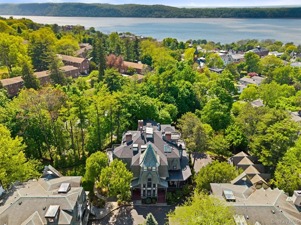 12C Clinton Avenue Dobbs Ferry NY 10522