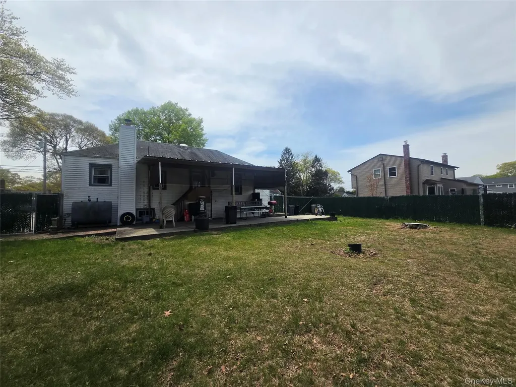 345 Boulder Street Ronkonkoma NY 11779