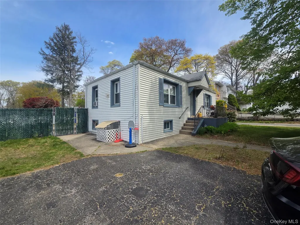 345 Boulder Street Ronkonkoma NY 11779
